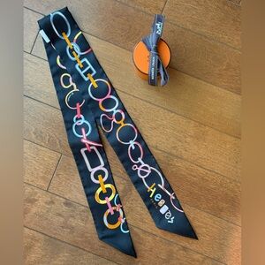 Hermès Do Re Boucles Twilly Scarf black with Colorful Chain Design